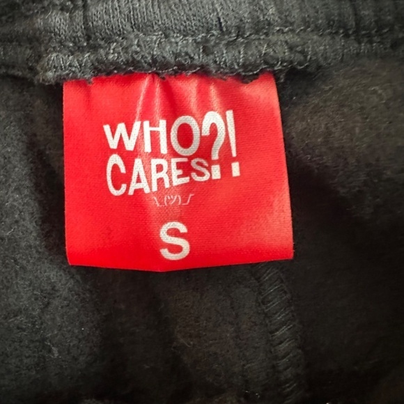WHO CARES?! Shorts Men Size S Black Logo Adjustable Elastic Waist Zip Pockets - Picture 3 of 13
